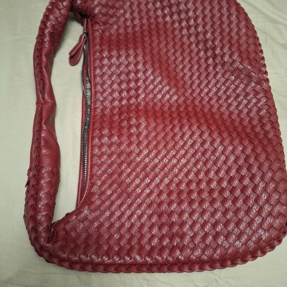 WINE COLOR BIG HAND BAG. - Picture 2 of 6